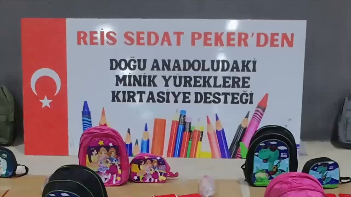 Vanlı Amca'dan Binlerce Öğrenciye Kırtasiye Desteği